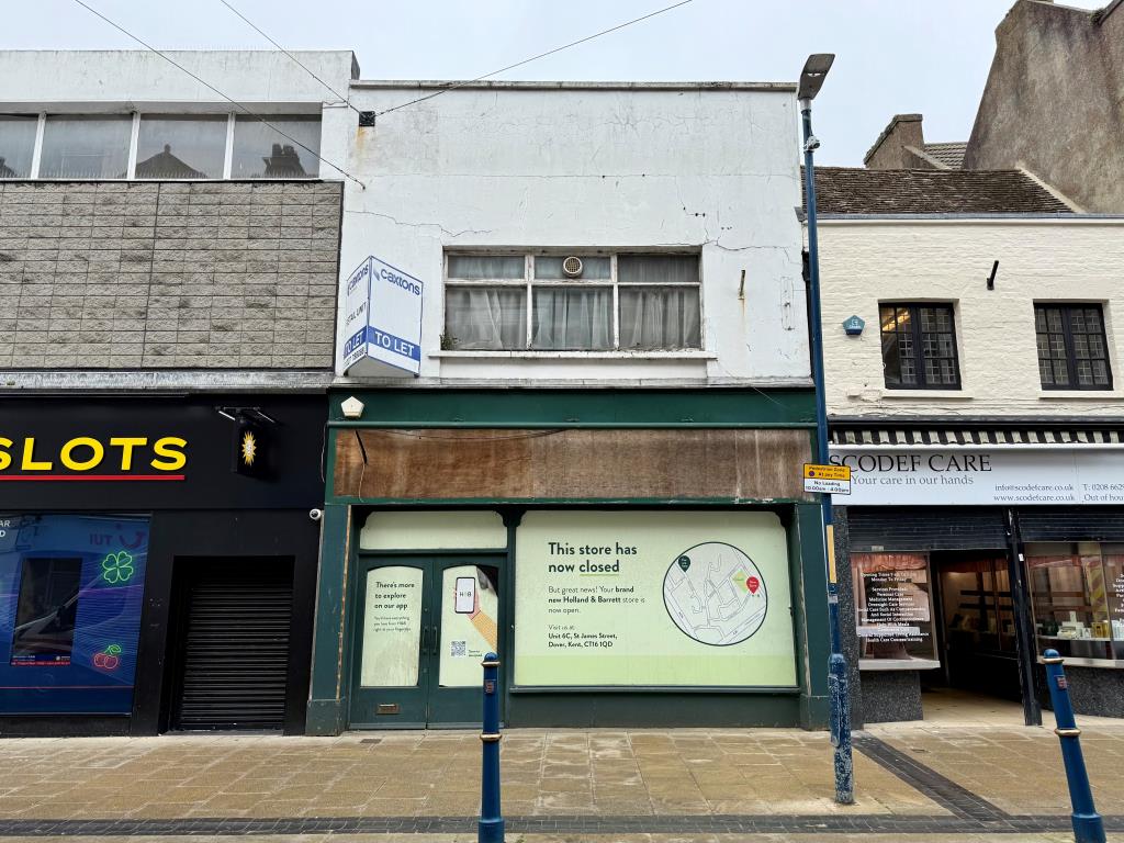 Lot: 12 - VACANT PROPERTY IN TOWN CENTRE - Town centre property